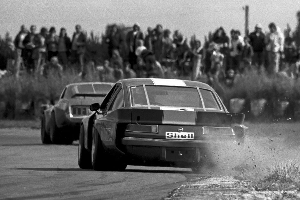 Red Dawson. Chevrolet Monza. Timaru 1976. IMAGE/terry marshall