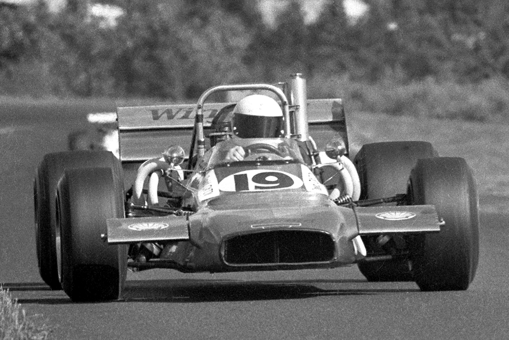 Pukekohe 1972. David Oxton in the Begg FM4 exiting the hairpin. IMAGE/terry marshall