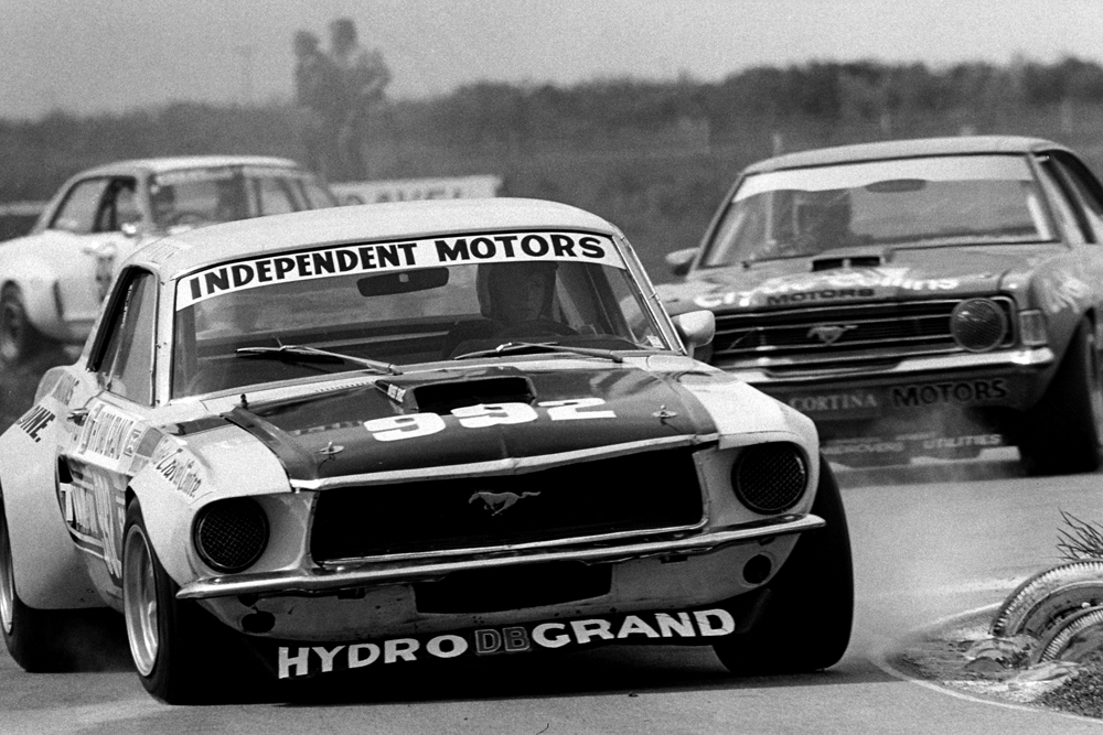 Levels, Timaru. OSCA 1975/6. Laurie Bruce's 67 TransAm Mustang from Clyde Collins Cortina V8 and Paul Kirks Viva Chev. IMAGE/terry marshall