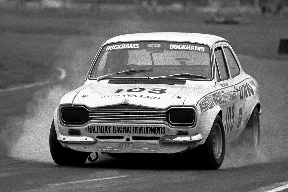 Levin 1971. Don Halliday in the Halliday Racing Developments Escort during one of his great scraps with Jim Richards in his similar car. IMAGE/terry marshall