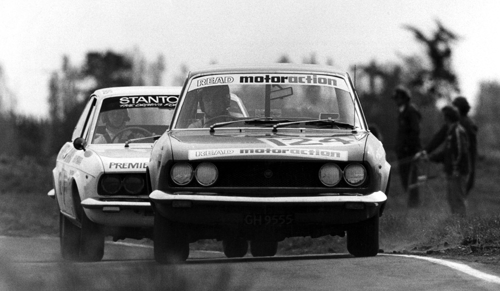 Levin 1974. Castrol GTX Series. Glenn McIntyre leads Kevin McNamare in the battle of the Fiat 124 coupes. IMAGE/terry marshall