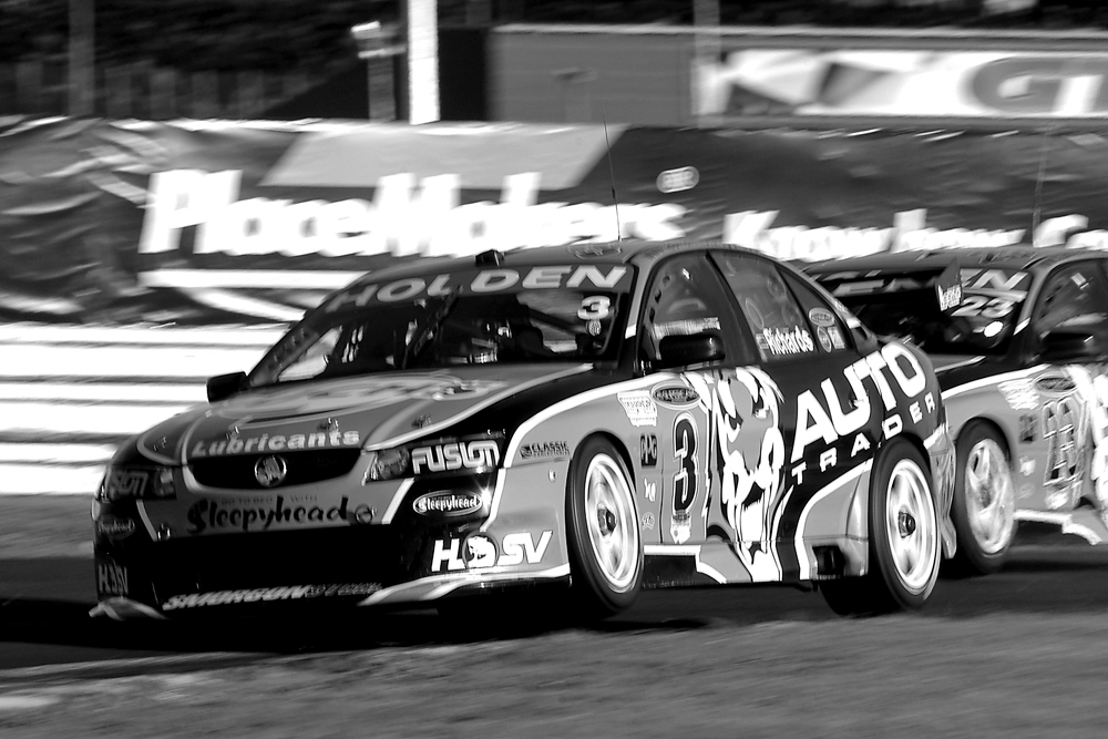 Pukekohe 2006. Remembering a very special Kiwi, Jason Richards, here in full flight hammering the kerbs. IMAGE/terry marshall