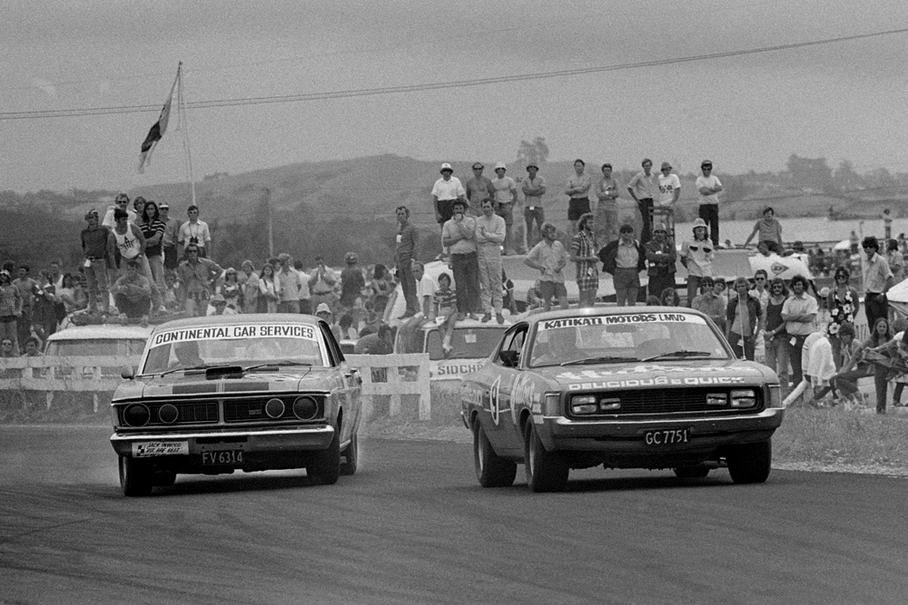 BayPark, October 72. Rod Coppins E49 Charger holds of a determined Patrick Smith's Phase 3 GTHO Falcon during the Castrol GTX championship race. IMAGE/terry marshall