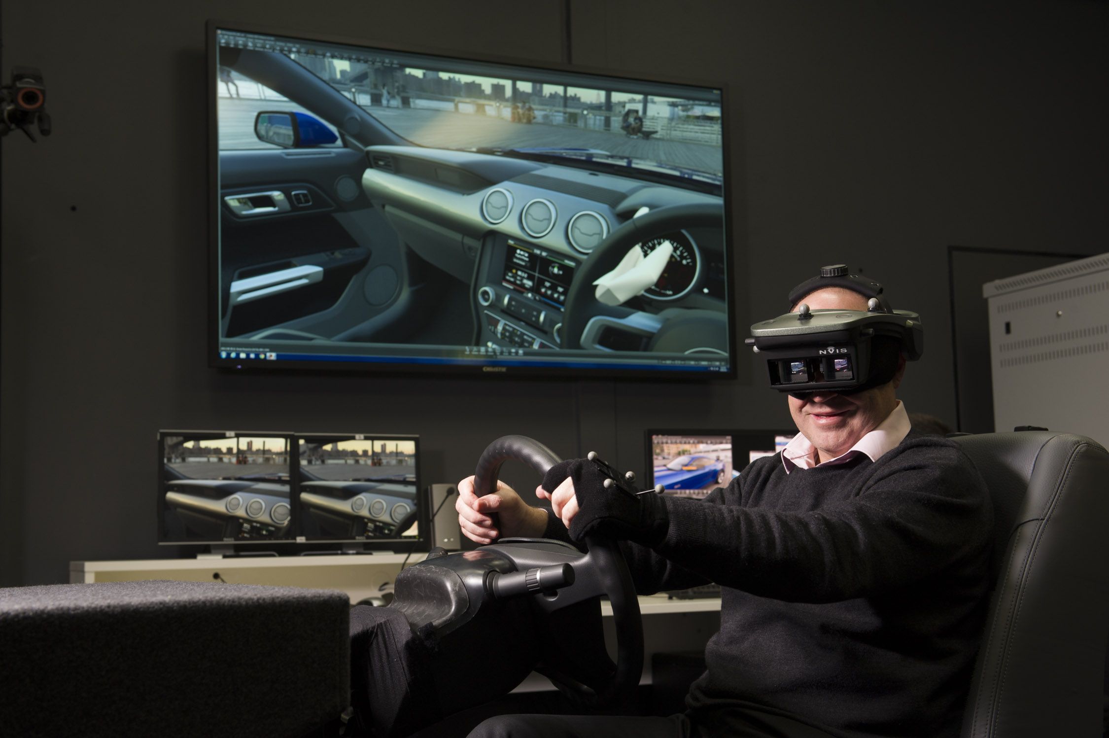 Vr testing. Ford VR. Кабина виртуальной реальности. Машина виртуальной реальности. Первая машина виртуальной реальности.